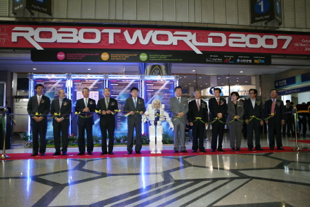 [IT타임즈] 국제 규모 로봇전문전 ′로보월드 2007′ 개막