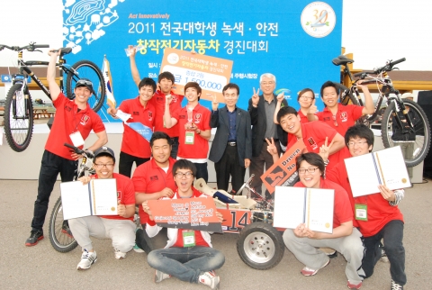 [서울경제]한기대 드리븐·스타덤팀 ‘대학생전기자동차대회’ 공동준우승 