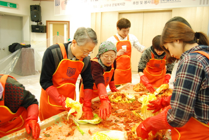 한기대 ‘사랑의 김치’로 따뜻한 온기 전파