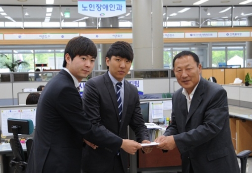 [한국대학신문]코리아텍, 바자회 수익금 독거 어른신들께