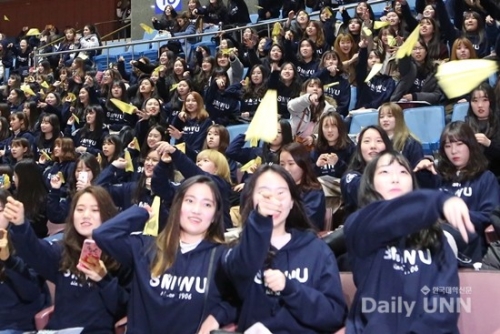 [한국대학신문] 대학가 독특한 입학·졸업식 ＇눈길＇