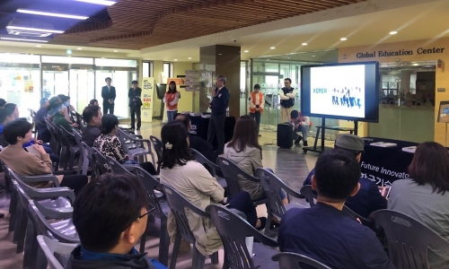 [한국대학신문] 김기영 코리아텍 총장 ‘논술고사’ 찾은 학부모와 대화