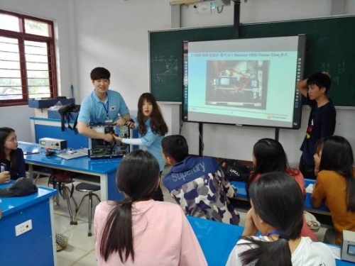 [머니투데이][포토] 코리아텍 재학생, 라오스서 IT교육봉사 펼쳐