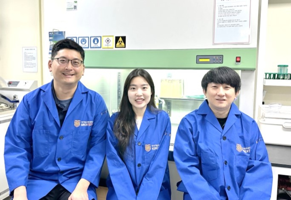  한국기술교육대 박수민·김태용 교수 연구팀 “빛만 있으면 바이러스 없애는 플라스틱 개발” 