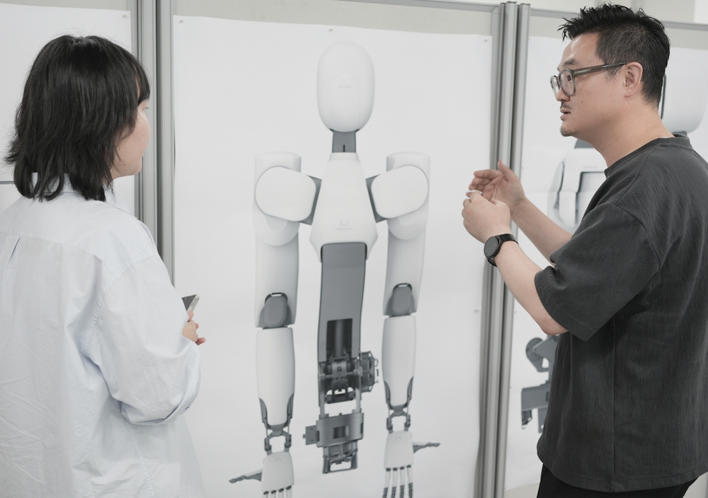 “로봇디자인은 인간과 기술 관계 규명 과정” 김강두 한국기술교육대 교수 휴머노이드 로봇 ‘알렉스(ALLEX)’ 디자인 총괄 화제