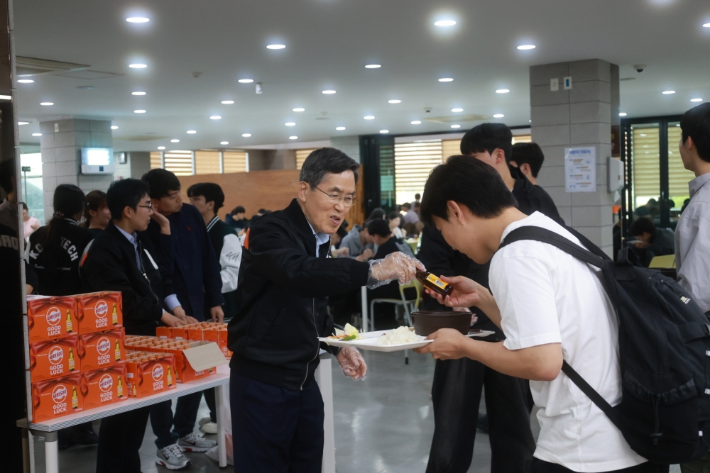 “갈비탕에 응원 한 스푼” 한국기술교육대, 중간고사 특식 이벤트