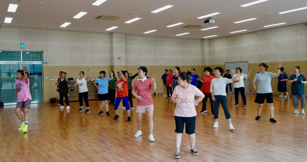 “뻐근하던 허리와 어깨, 댄스로 한결 편해졌어요”