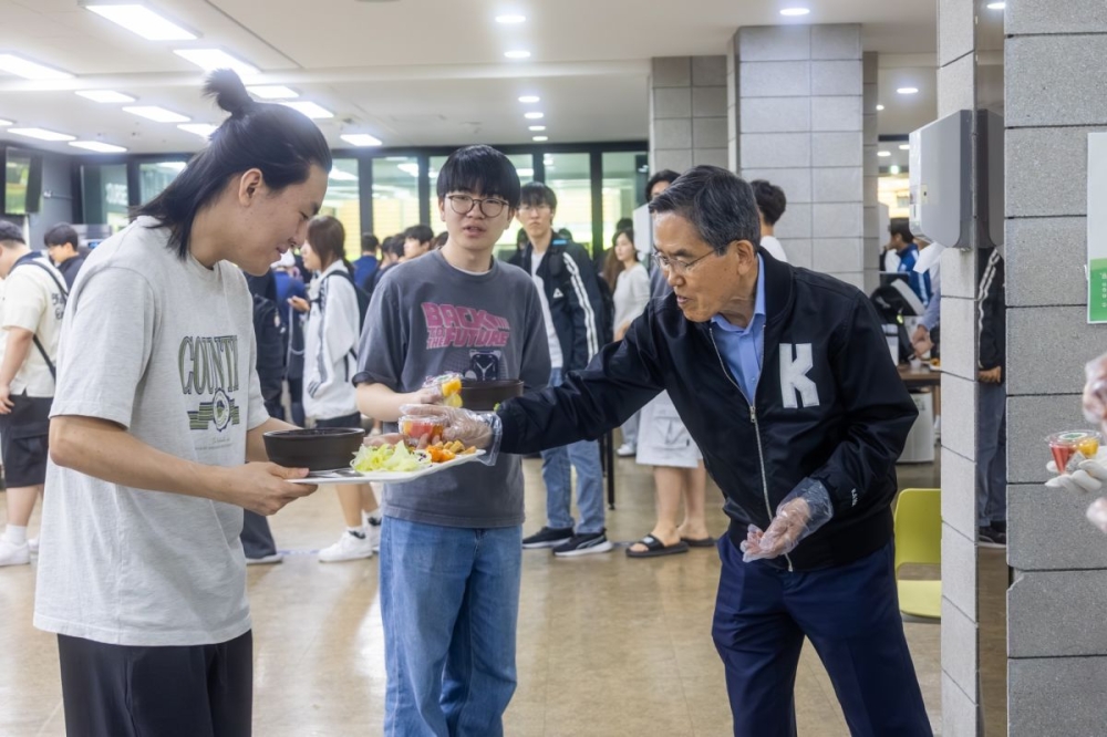 한국기술교육대 “학생들 삼계탕 먹고 기말고사 힘내세요” 