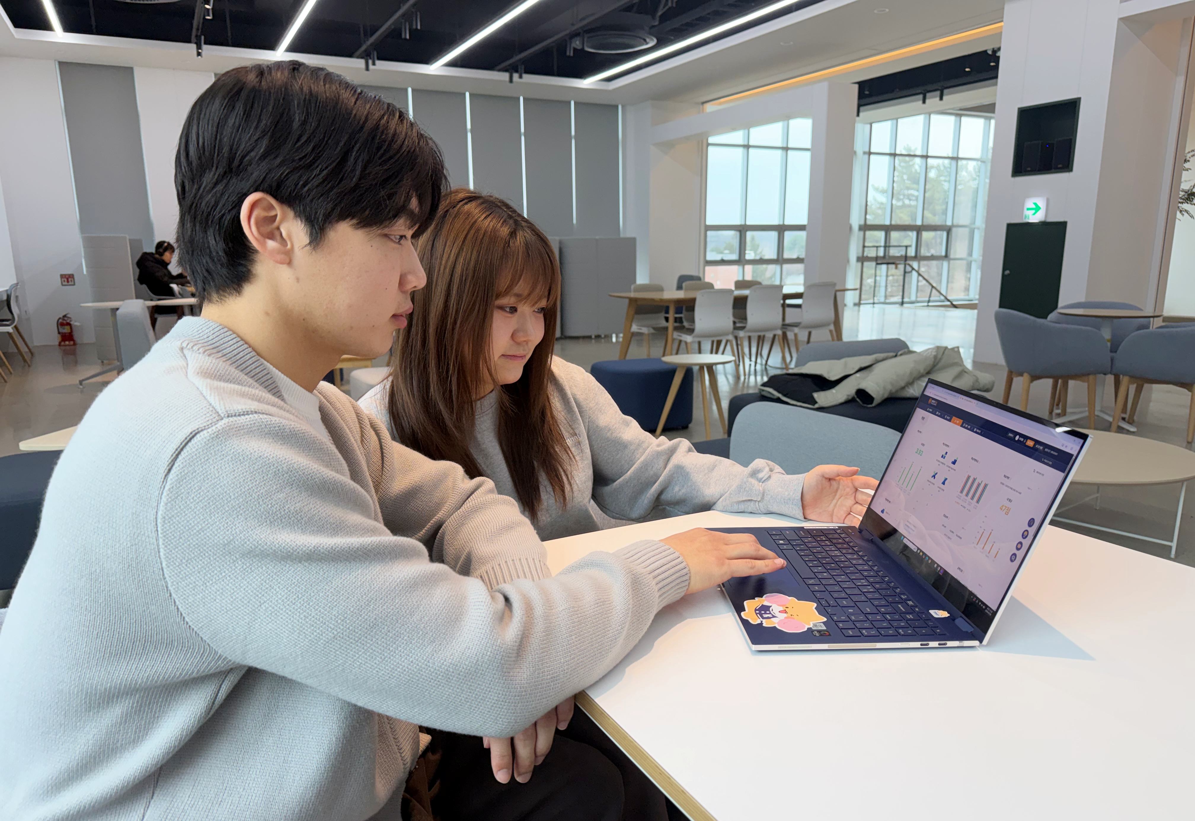 국내 대학 최초 AI 기반 학습·성장 플랫폼 K-LXP