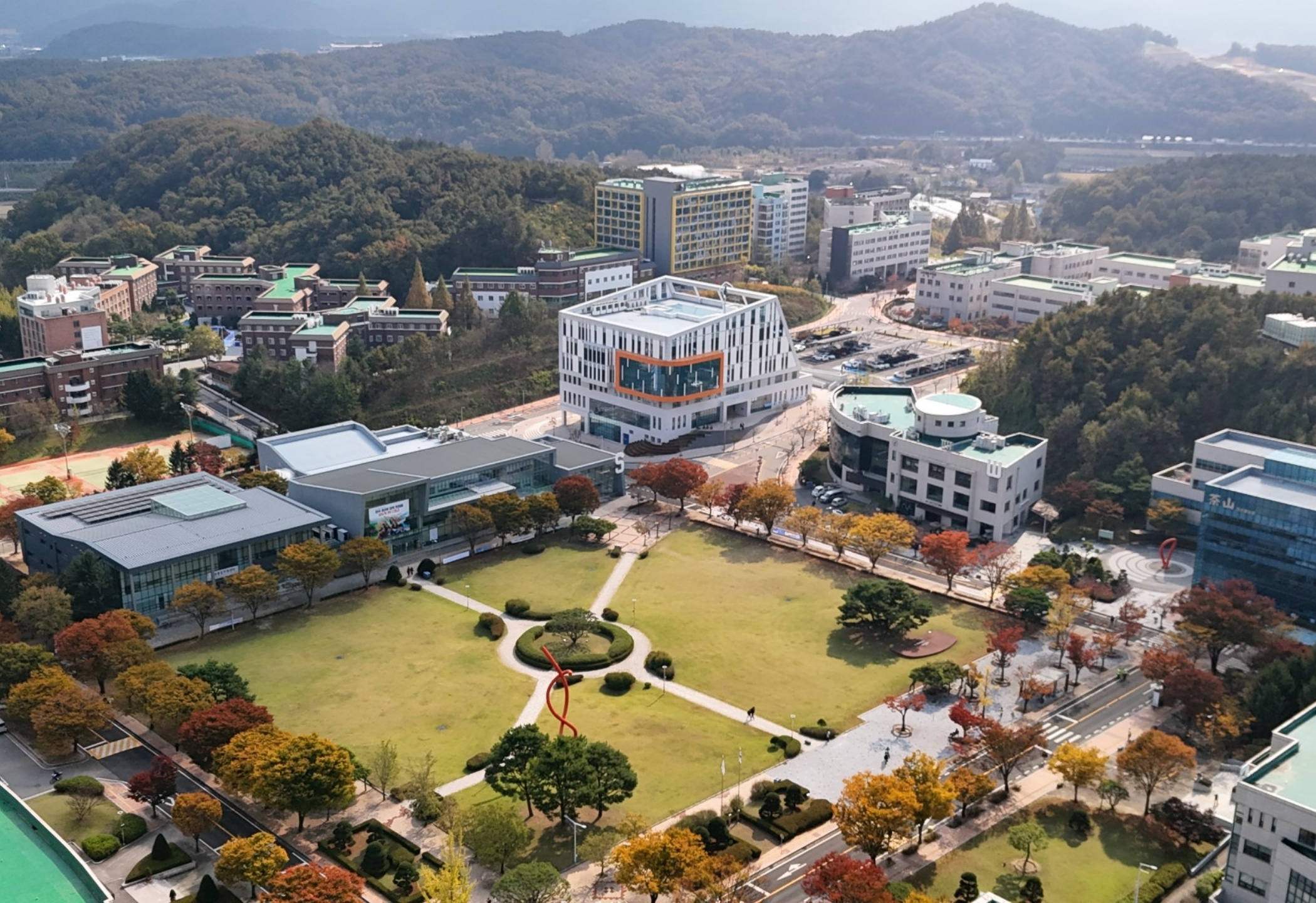 [동아일보] 10명 중 8명 취업, 최대 6개 복수 지원 가능